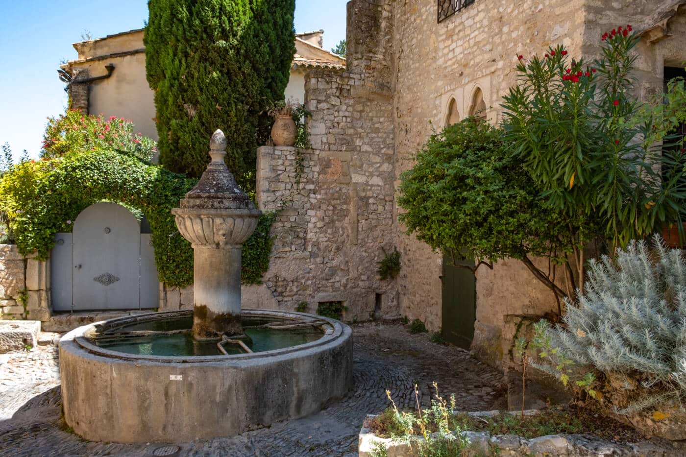 Place du Vieux Marché dans la Haute-Ville de Vaison-la-Romaine